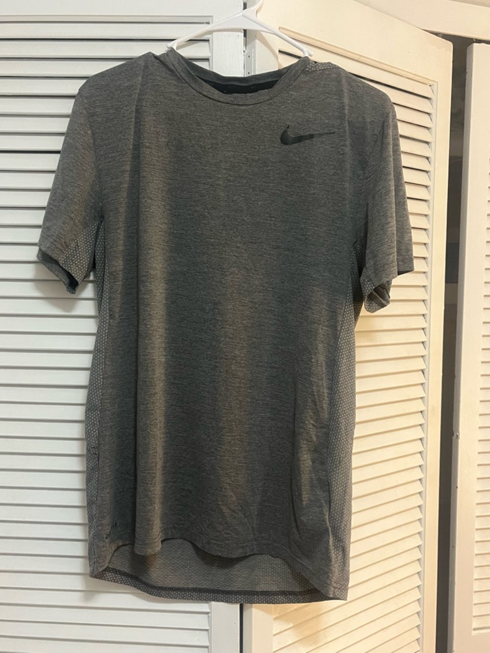 Nike Men’s Gray Short-Sleeve Performance Tee